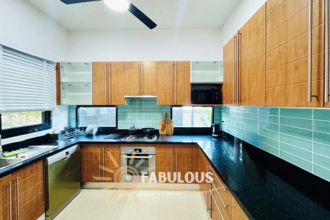 Chalet de 4 dormitorios en Rawai, Tailandia № 205740 - foto 3