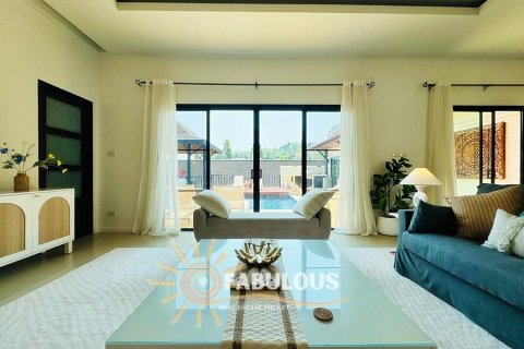 Chalet de 4 dormitorios en Rawai, Tailandia № 205740 - foto 7