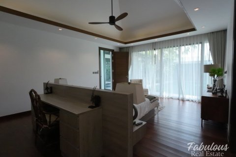 Chalet de 4 dormitorios en Bang Tao, Tailandia № 205737 - foto 23
