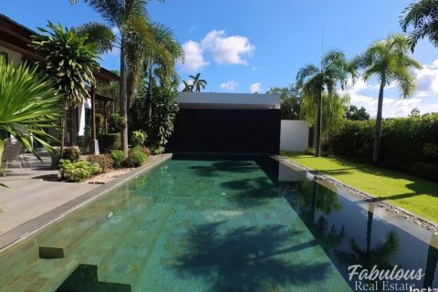 Chalet de 4 dormitorios en Bang Tao, Tailandia № 205737 - foto 3