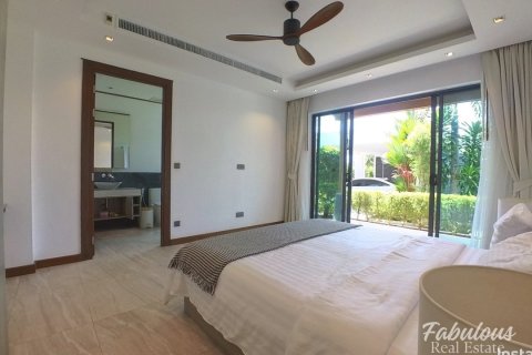 Chalet de 4 dormitorios en Bang Tao, Tailandia № 205737 - foto 14