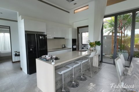 Chalet de 4 dormitorios en Bang Tao, Tailandia № 205737 - foto 20