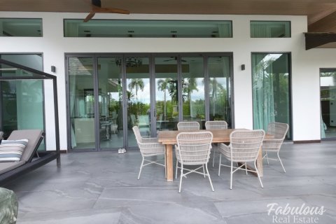 Chalet de 4 dormitorios en Bang Tao, Tailandia № 205737 - foto 13