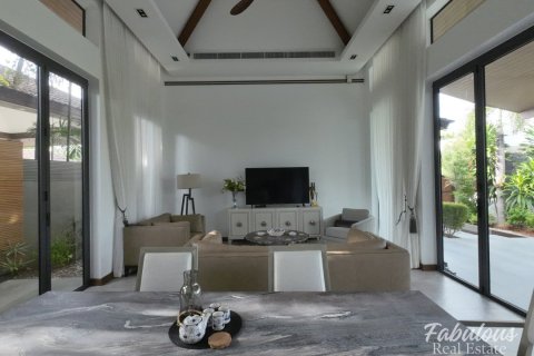 Chalet de 4 dormitorios en Bang Tao, Tailandia № 205737 - foto 17