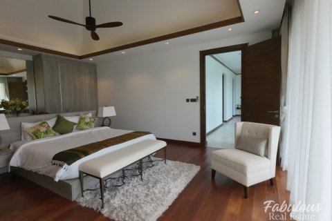 Chalet de 4 dormitorios en Bang Tao, Tailandia № 205737 - foto 24
