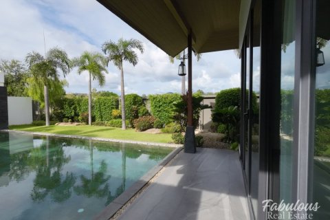 Chalet de 4 dormitorios en Bang Tao, Tailandia № 205737 - foto 2