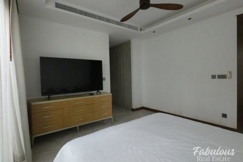 Chalet de 4 dormitorios en Bang Tao, Tailandia № 205737 - foto 28