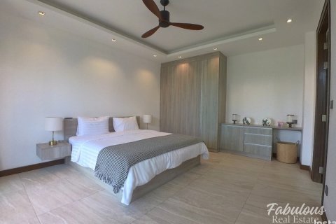 Chalet de 4 dormitorios en Bang Tao, Tailandia № 205737 - foto 30