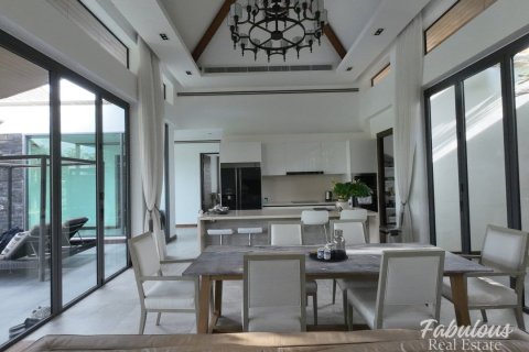 Chalet de 4 dormitorios en Bang Tao, Tailandia № 205737 - foto 10