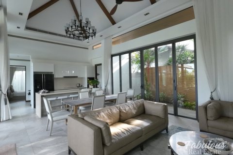 Chalet de 4 dormitorios en Bang Tao, Tailandia № 205737 - foto 8
