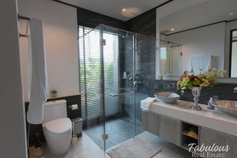 Chalet de 4 dormitorios en Bang Tao, Tailandia № 205737 - foto 21