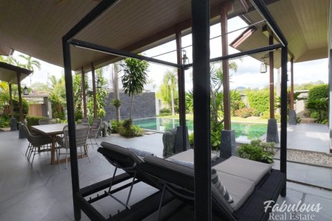 Chalet de 4 dormitorios en Bang Tao, Tailandia № 205737 - foto 29