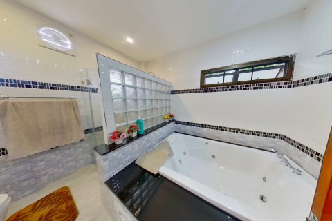 Haus in San Kamphaeng, Thailand 4 Schlafzimmer № 139690 - Foto 10
