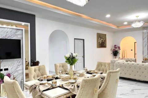 Casa de 5 dormitorios en Pattaya, Tailandia № 59792 - foto 10
