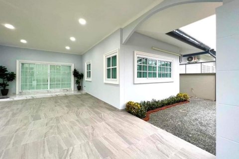 Casa de 5 dormitorios en Pattaya, Tailandia № 59792 - foto 30