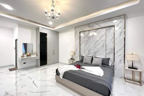 Casa de 5 dormitorios en Pattaya, Tailandia № 59792 - foto 15