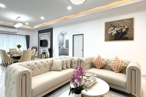 Casa de 5 dormitorios en Pattaya, Tailandia № 59792 - foto 8