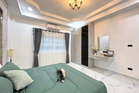 Casa de 5 dormitorios en Pattaya, Tailandia № 59792 - foto 21