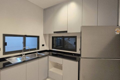 Casa de 4 dormitorios en Samut Prakan, Tailandia № 172998 - foto 8