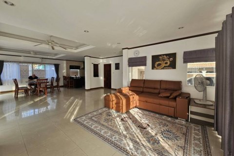 Chalet de 3 dormitorios en Phuket, Tailandia № 172999 - foto 4