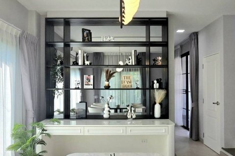 Casa de 4 dormitorios en Samut Prakan, Tailandia № 173001 - foto 9