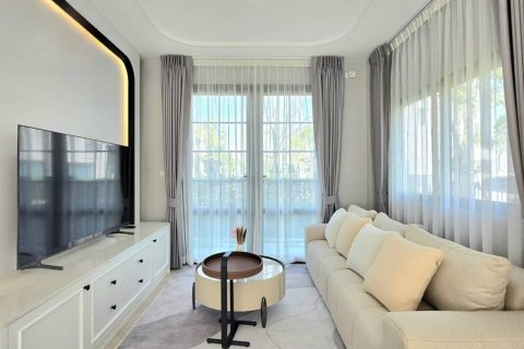 Casa de 4 dormitorios en Samut Prakan, Tailandia № 173001 - foto 3