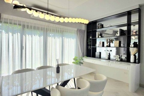 Casa de 4 dormitorios en Samut Prakan, Tailandia № 173001 - foto 5