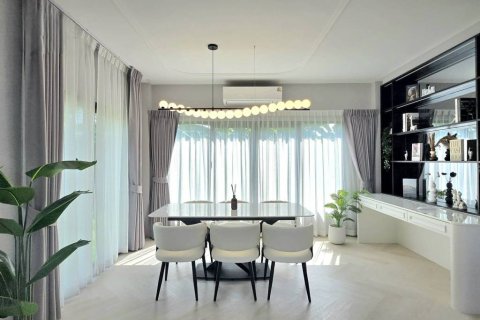 Casa de 4 dormitorios en Samut Prakan, Tailandia № 173001 - foto 7