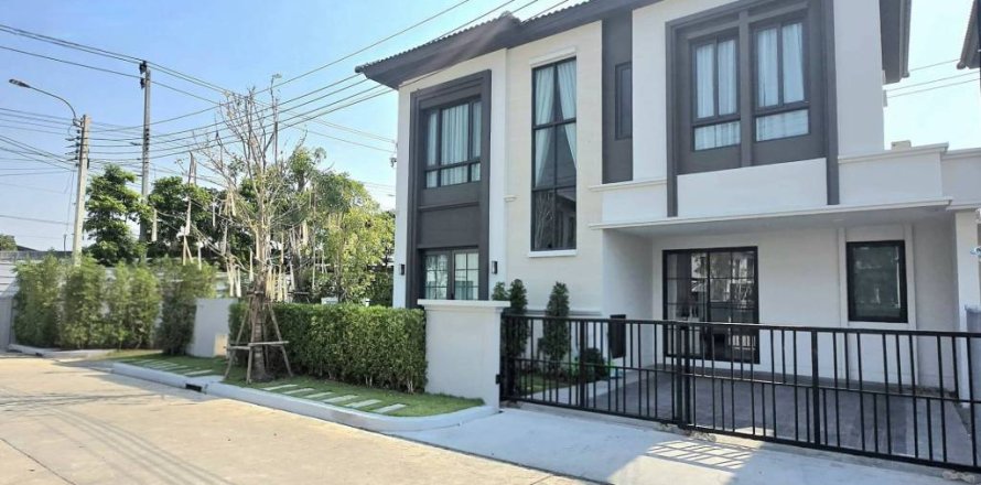 Casa de 4 dormitorios en Samut Prakan, Tailandia № 173001