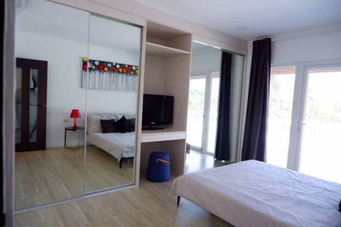 Chalet de 3 dormitorios en Pattaya, Tailandia № 173000 - foto 9
