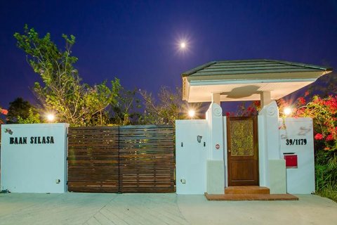 Chalet de 5 dormitorios en Hua Hin, Tailandia № 168536 - foto 21