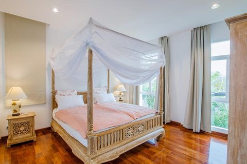 Chalet de 5 dormitorios en Hua Hin, Tailandia № 168536 - foto 13
