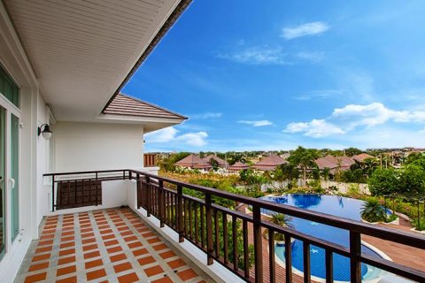 Chalet de 5 dormitorios en Hua Hin, Tailandia № 168536 - foto 19