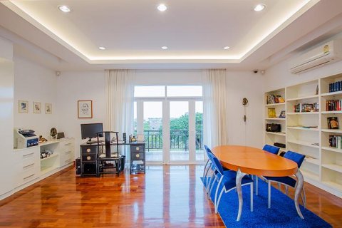 Chalet de 5 dormitorios en Hua Hin, Tailandia № 168536 - foto 8