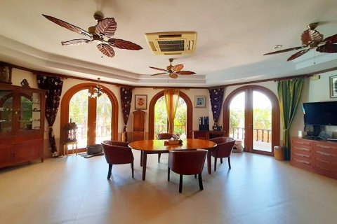 Chalet de 11 dormitorios en Hua Hin, Tailandia № 168535 - foto 14