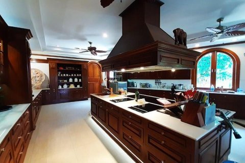 Chalet de 11 dormitorios en Hua Hin, Tailandia № 168535 - foto 15