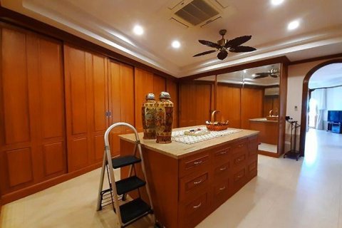 Chalet de 11 dormitorios en Hua Hin, Tailandia № 168535 - foto 24