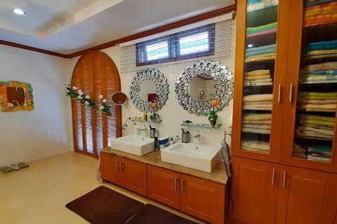 Chalet de 11 dormitorios en Hua Hin, Tailandia № 168535 - foto 25