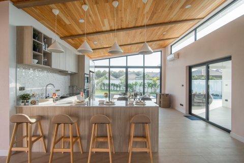 Chalet de 3 dormitorios en Hua Hin, Tailandia № 168539 - foto 22