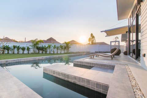 Chalet de 3 dormitorios en Hua Hin, Tailandia № 168539 - foto 4