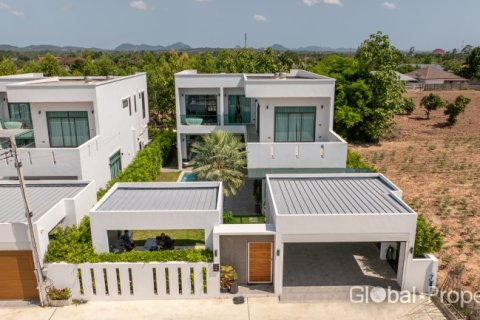House in Pattaya, Thailand 4 bedrooms № 117163
