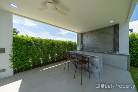 Casa de 4 dormitorios en Pattaya, Tailandia № 117163 - foto 15