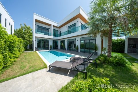 Casa de 4 dormitorios en Pattaya, Tailandia № 117163 - foto 9