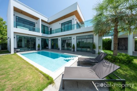 Casa de 4 dormitorios en Pattaya, Tailandia № 117163 - foto 10