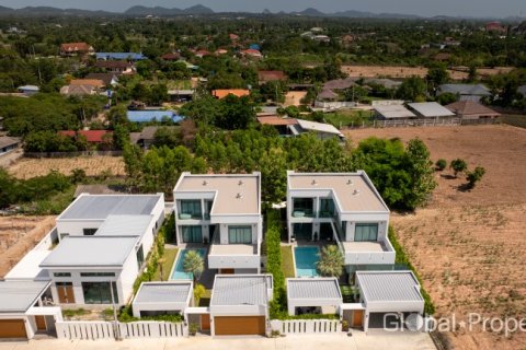 Casa de 4 dormitorios en Pattaya, Tailandia № 117163 - foto 7