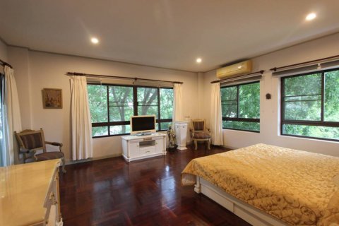 Condominio de 4 dormitorios en Sattahip, Tailandia № 115673 - foto 10