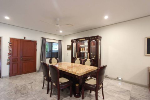 Condominio de 4 dormitorios en Sattahip, Tailandia № 115673 - foto 7