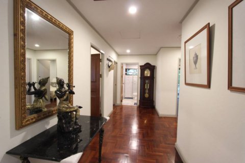 Condominio de 4 dormitorios en Sattahip, Tailandia № 115673 - foto 8