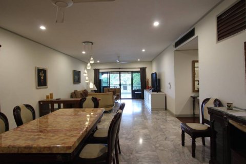 Condominio de 4 dormitorios en Sattahip, Tailandia № 115673 - foto 6