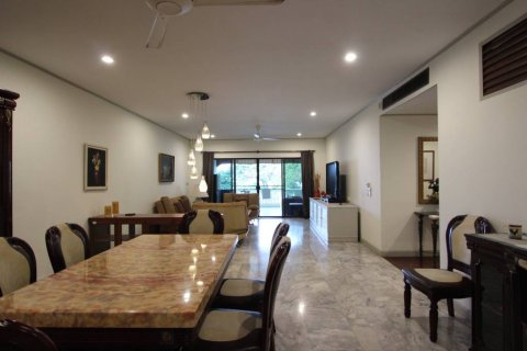 Condominio de 4 dormitorios en Sattahip, Tailandia № 115673 - foto 5